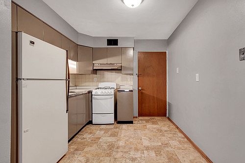 4th image of 4421 Donovan Ave