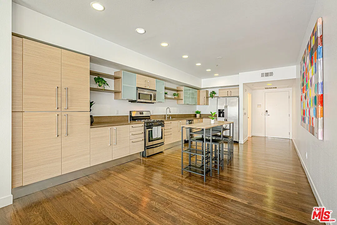 1 bed, 2.0 bath, 1130 sqft, $2,800 — Photo 2