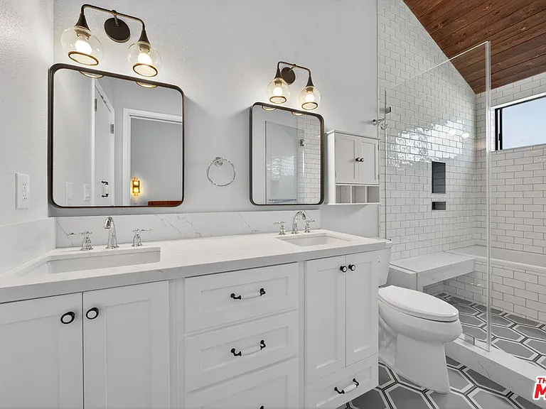8611 Burton Way #4 — Photo 38