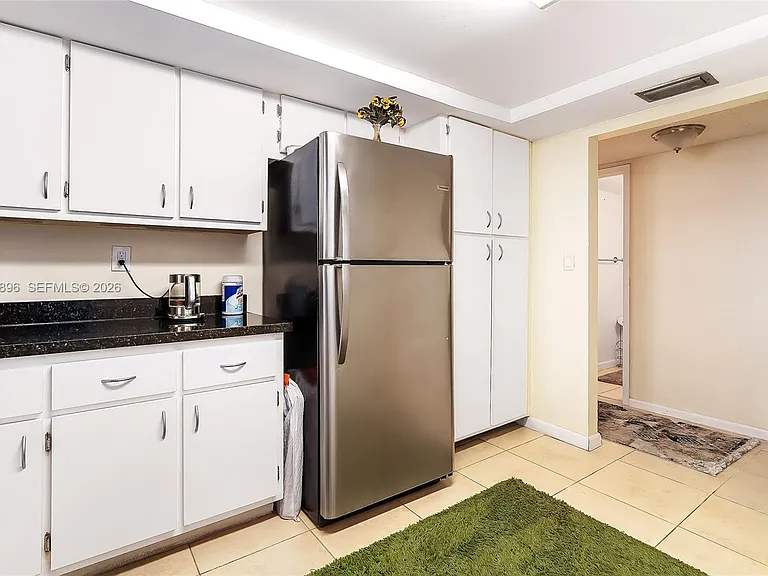 800 Parkview Dr #901 — Photo 19