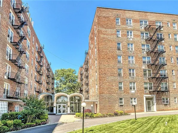 54-40 Little Neck Pkwy APT 3P, Little Neck, NY 11362