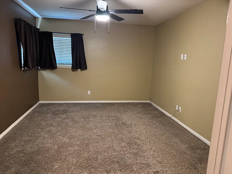 1877 Honeysuckle Ln — Photo 10
