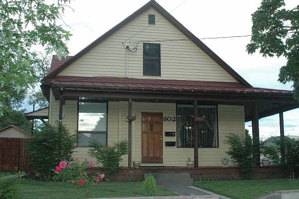 1st image of 802 N 8th Ave #1/2
