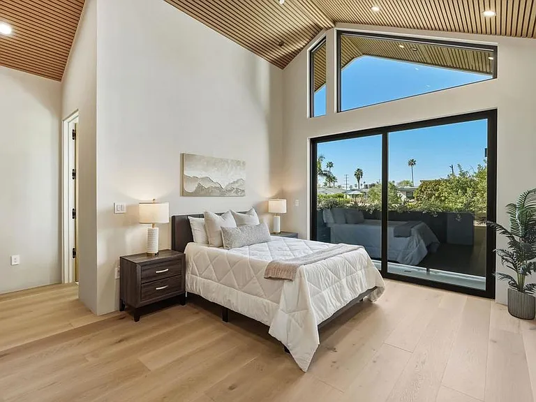 824 N Curson Ave — Photo 30
