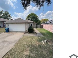 233 Juniper Ridge Cir, Desoto, TX 75115