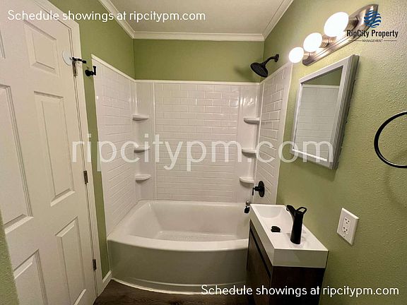 4th image of 239 NE Lincoln St APT 2