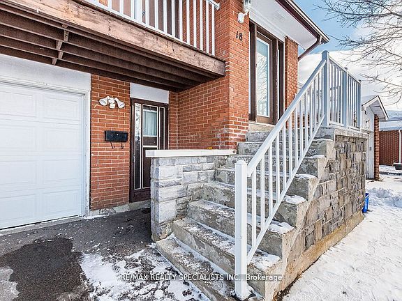 3rd image of 18 Ashford Ct