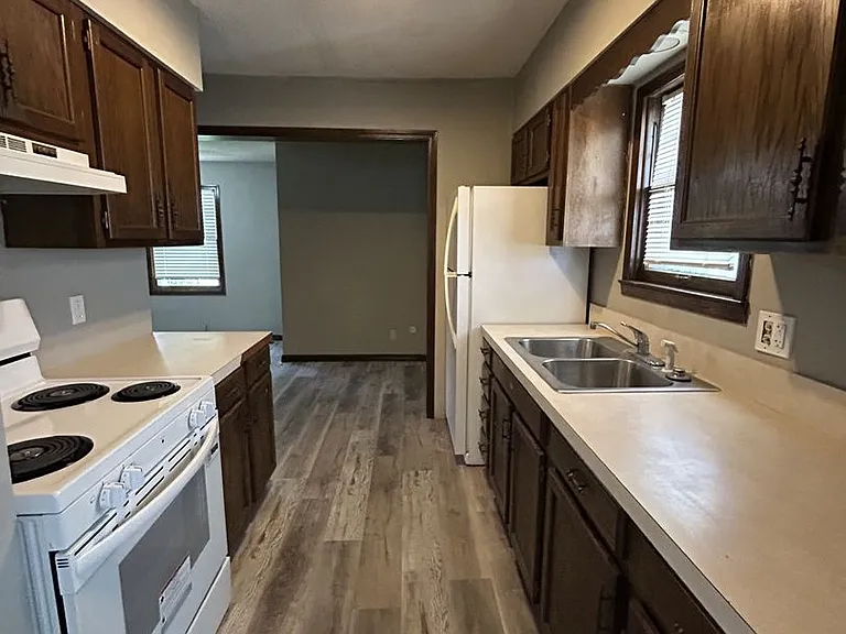 419 E Jackson St — Photo 3