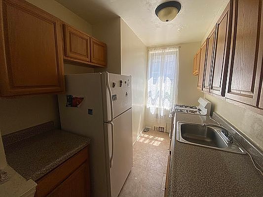4th image of 14050 Burden Cres APT 2C