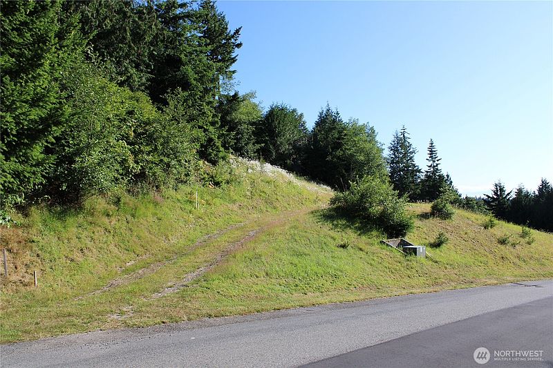 2nd image of 1076 Malvern Hills Drive