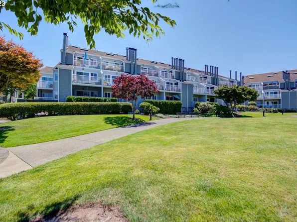 179 N Hayden Bay Dr, Portland, OR 97217