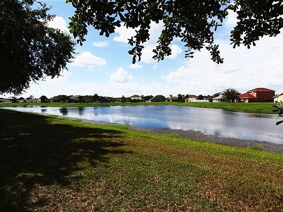 3rd image of 3101 Pinewood Ct