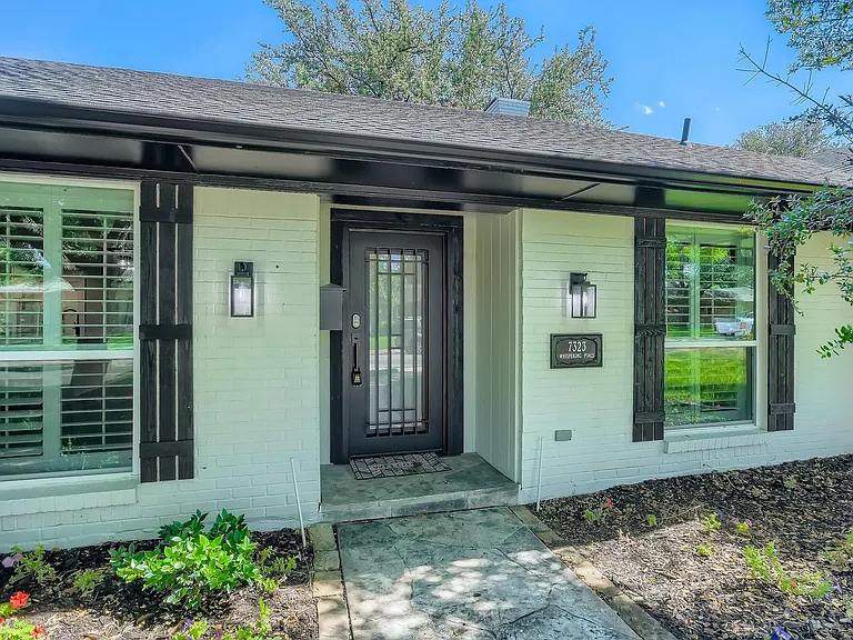 7323 Whispering Pines Dr — Photo 3