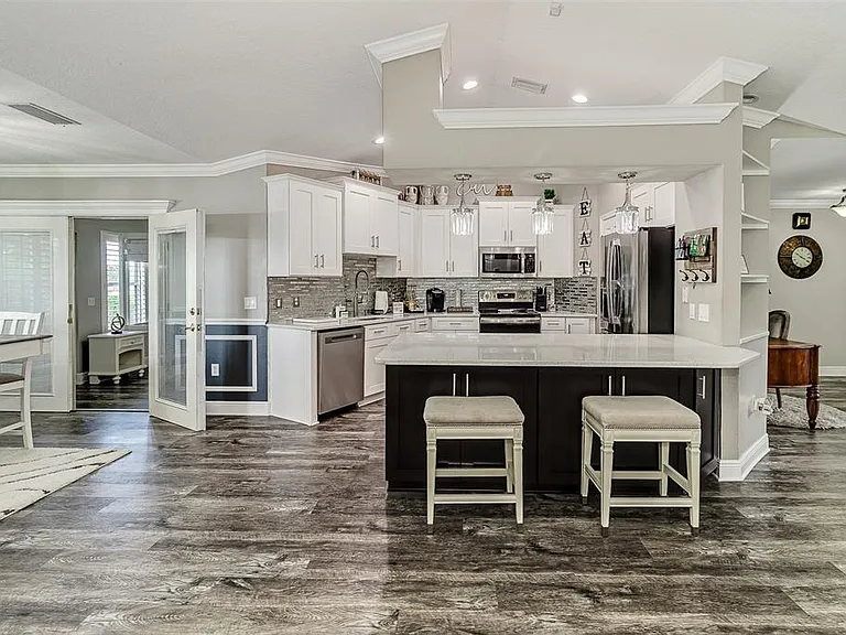 5864 Manchester Dr W — Photo 11