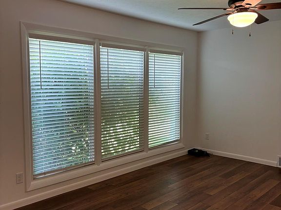 3rd image of 6 Greene Knoll Dr