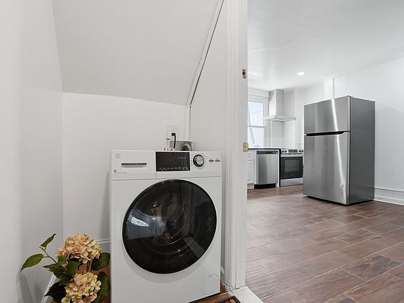 4th image of 252 E Girard Ave #1