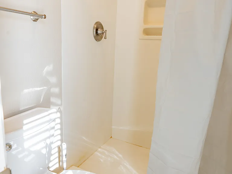 2105 N Los Altos Dr #4 — Photo 14