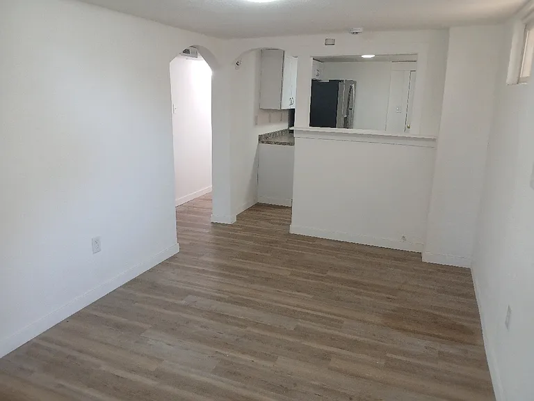 828 6th St #BASEMENT — Photo 3