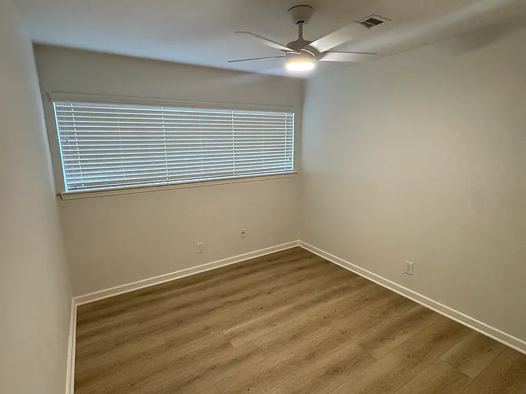 7102 Sharpview Dr — Photo 5