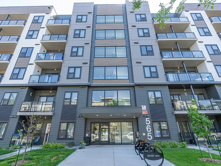 565 Griesbach Parade NW — Photo 33