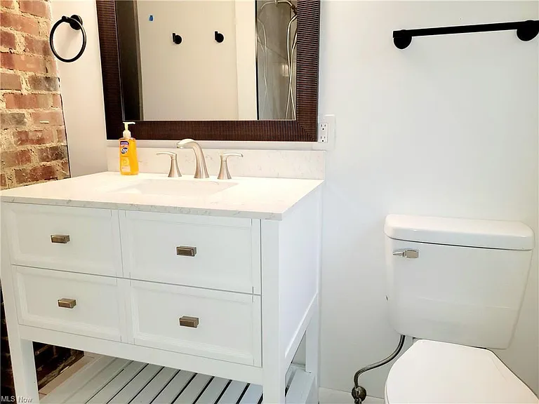 Brand new master bathroom vanity and fixtures.