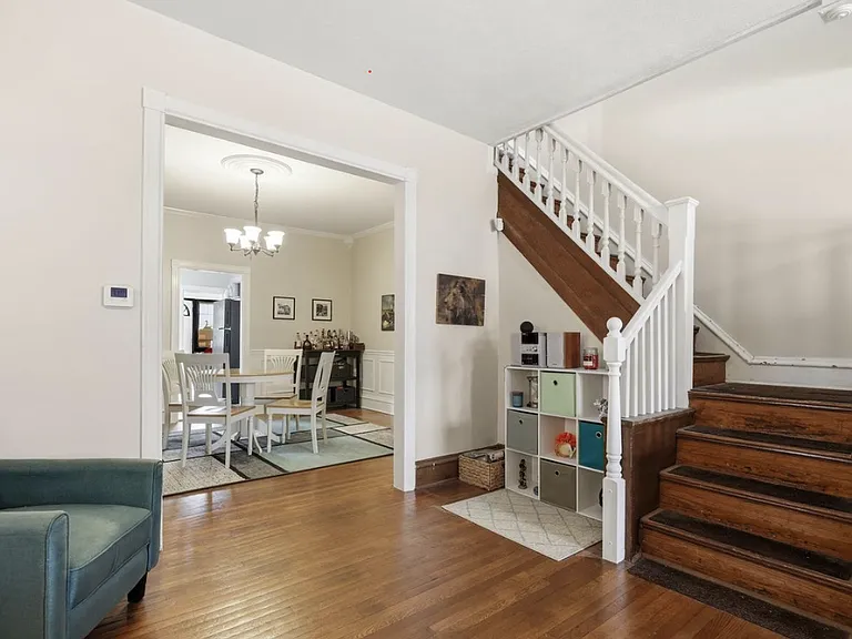 1423 Locust St — Photo 6