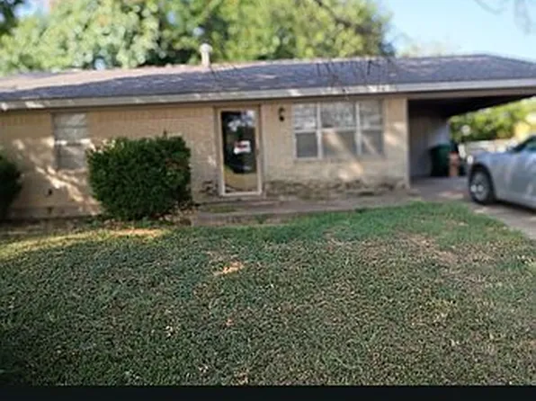 802 Decatur St, Bowie, TX 76230