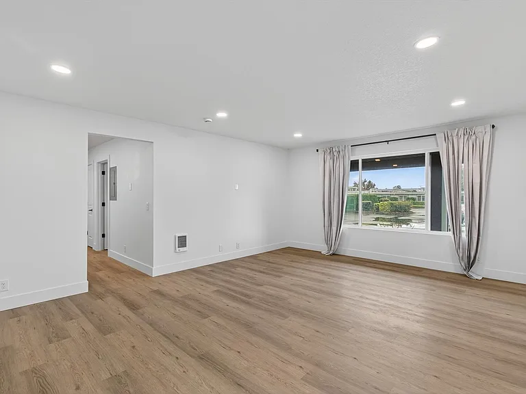 302 3rd St #2 — Photo 9