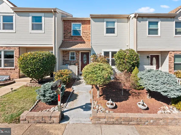 327 Wayne Ct, Holland, PA 18966