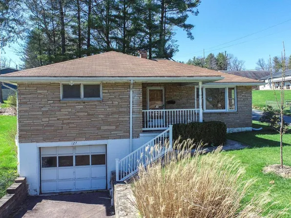 127 S Oakhall Dr, Oakland, MD 21550