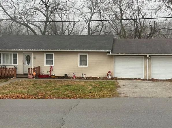 702 S 5th St, Savannah, MO 64485