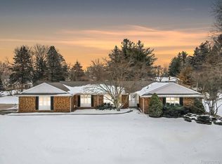 5187 Darby Cir, Rochester, MI 48306