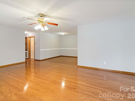 4th image of 111 Flushing Dr