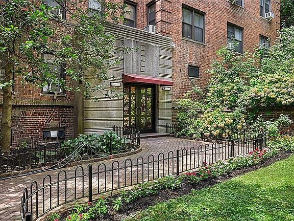 4th image of 3015 Riverdale Ave APT 5F