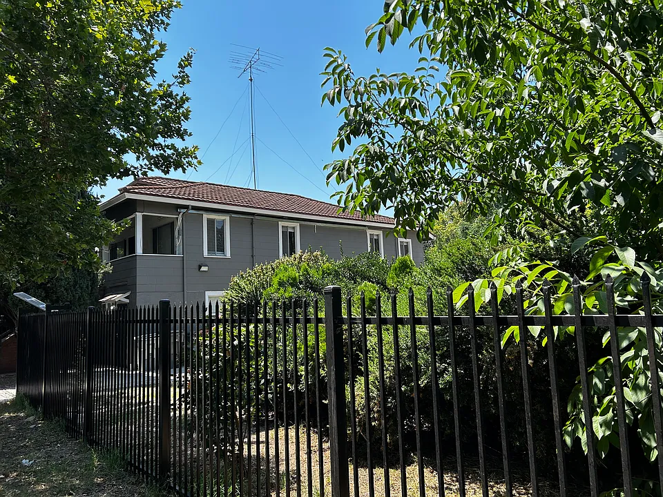 218 5th St