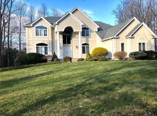 27 Par Rd, Suffern, NY 10901