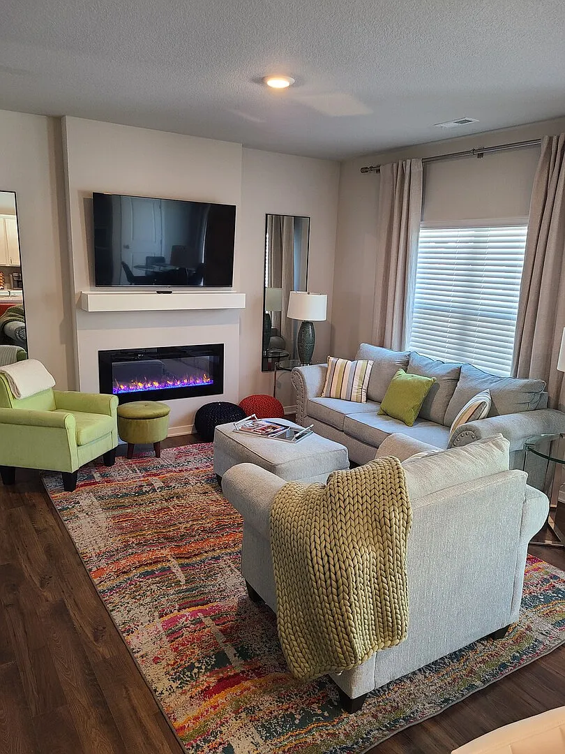 Quiet newer townhome neighborhood — Photo 1