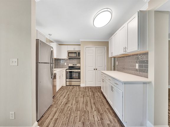 5th image of 336 Blackhawk Rd #1