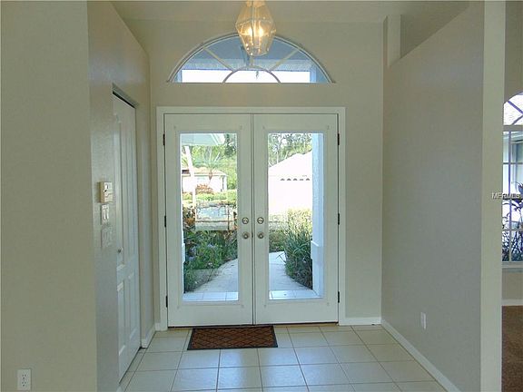 5th image of 425 Bermuda Isles Cir