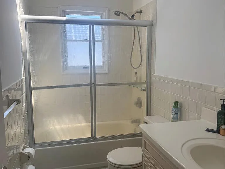 458 W Chester St #UPPER — Photo 10