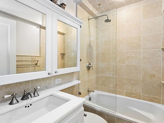 5th image of 400 E 52nd St APT 15C