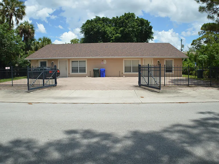 2925 Montclaire Ave #B — Photo 13