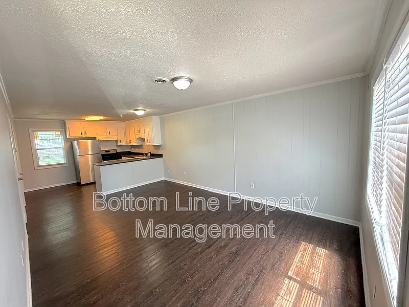 2 bed, 1.5 bath, 998 sqft, $1,200 — Photo 3