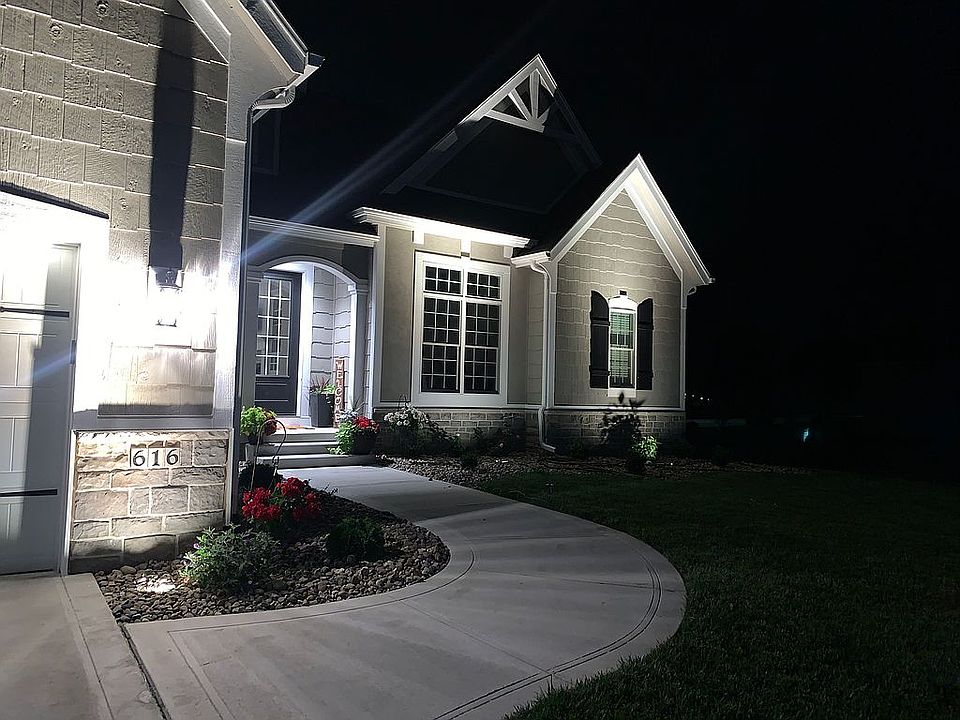 2nd image of 616 SW Stonegate Ct