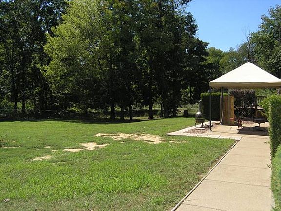 Large back yard. 4.186 a