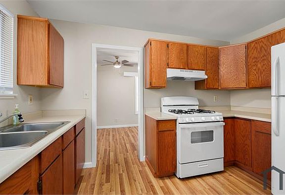 3rd image of 810 E 18th St