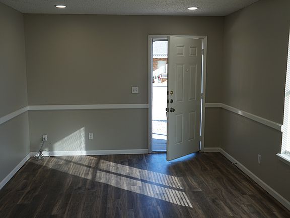 2nd image of 253 E 27th St #4