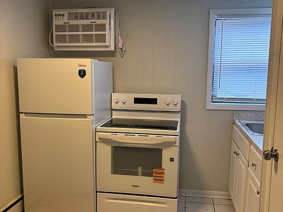 2nd image of 8997 Pippin Rd APT 8