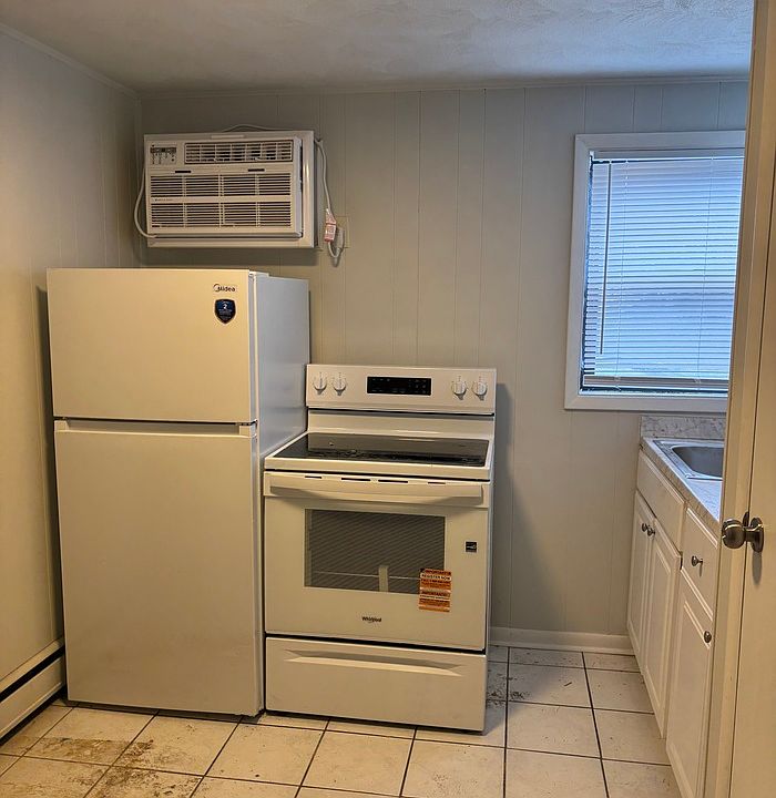 2nd image of 8997 Pippin Rd APT 8