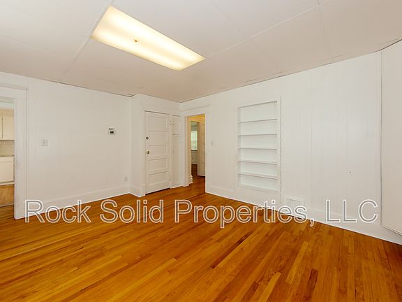 3rd image of 506 E 7th St #1
